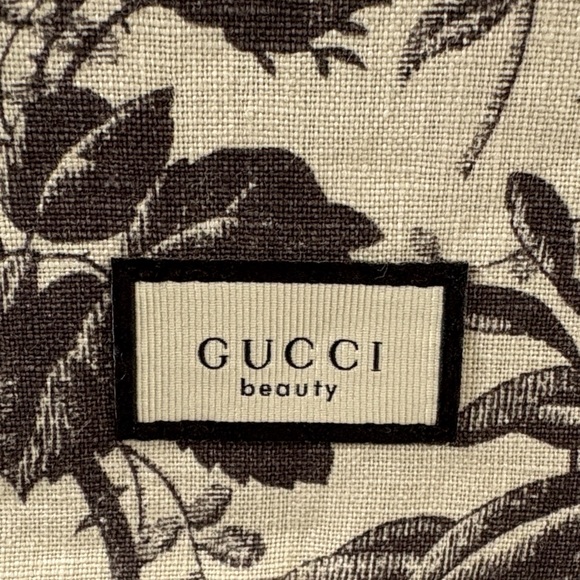 Reserved for @autismmomof5
Gucci Cream and Black Floral Clutch - Picture 2 of 7